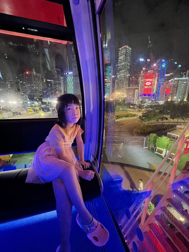 香港摩天輪欣賞夜景｜行市集｜欣賞音樂會和魔術表演