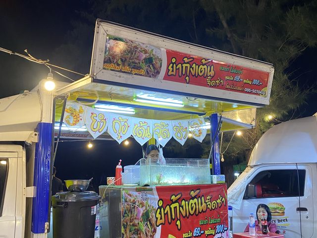 ถนนคนเดิน เกาะหนูเกาะแมว หาดสมิลา