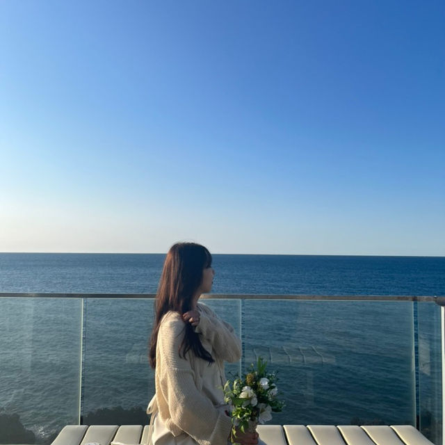 바다뷰가 예술인 제주 감성 카페 새물