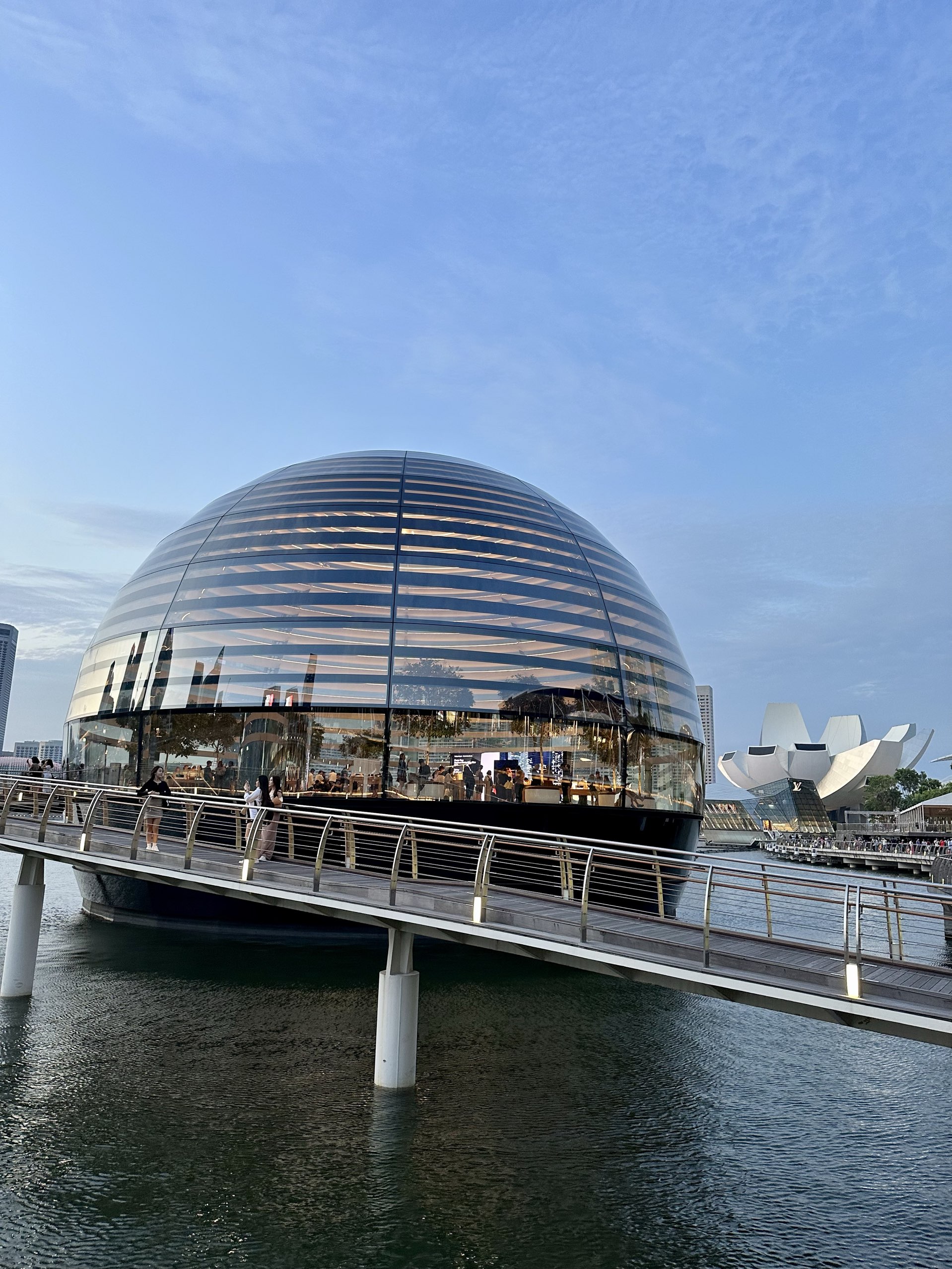 Apple Marina Bay Sands / Foster + Partners