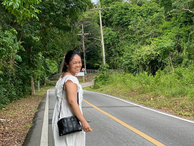 Walk up 166m in Awe of 20m Golden Buddha