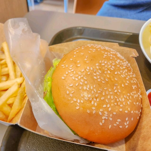 필리핀의 롯데리아 같은 햄버거 맛집 졸리비!