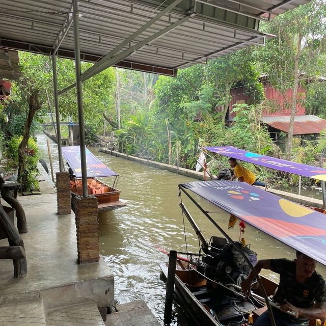 Exploring the Vibrant Floating Markets of Bangkok