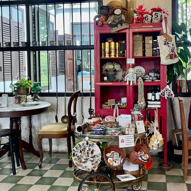 โต๊ะแดง บ้านอาจ้อ ร้านอาหารในบ้าน