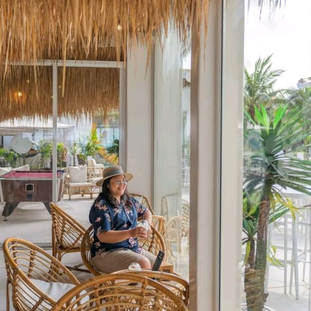ที่พักภูเก็ตหาดบางเทา ติดทะเล พร้อม บีชคลับสุดจึ้ง