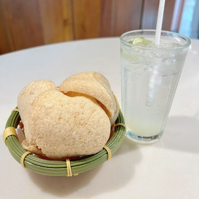 【 在維港海景旁品嘗泰式美食 】    【 在維港海景旁品嘗泰式美食 】