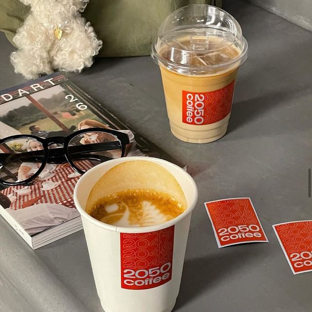 2050 Coffee：時尚，舒適的咖啡店