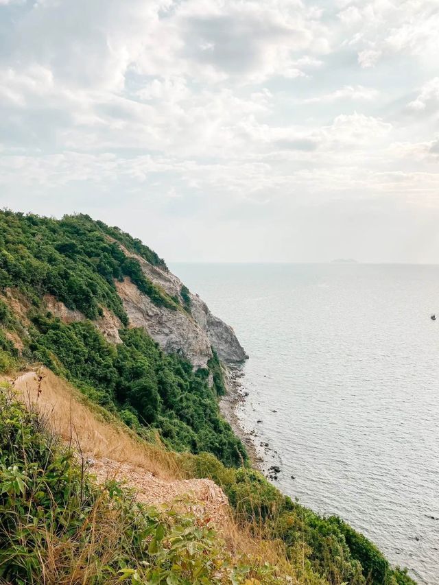 ผา(ไม่)ลับบนเกาะล้าน พาไปจุดชมวิวพระอาทิตย์ตก⛰️🌅