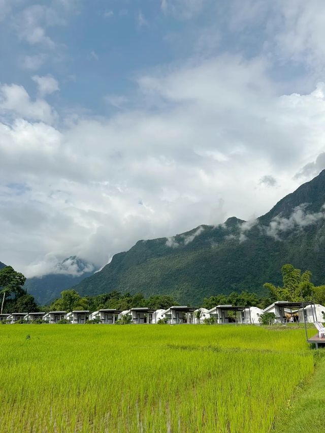 🇱🇦ที่พักวังเวียง ลาว แฟมิลี่แลนด์ภูเขาริมแม่น้ำ
