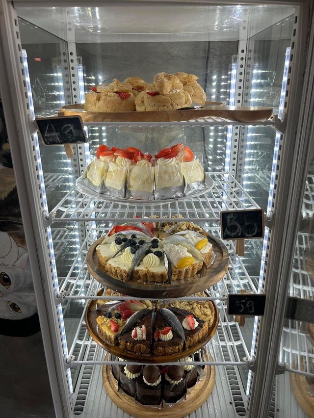 : Yanee bakery homemade 🥐🧁✨