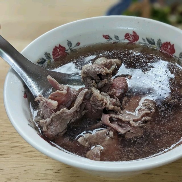 台南人的早餐-米其林必比登推薦：西羅殿牛肉湯