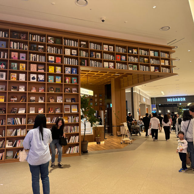 Byeolmadang Library Starfield Suwon