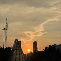 陶醉在澳門，少不了看一次海旁夕陽美景^-^