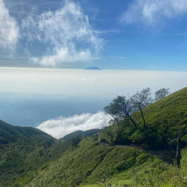 The Beautiful Hike Up Mount Merbabu 🥾⛰️