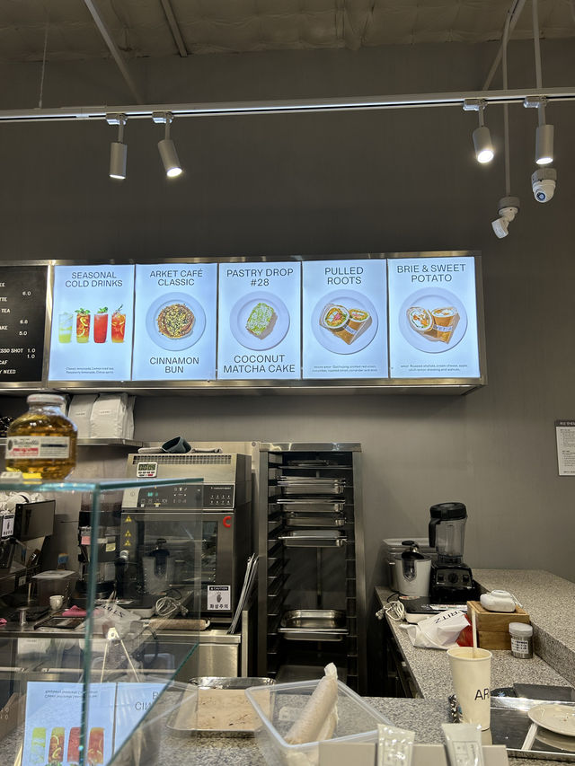 アジアで韓国初！出店！ヨイドで話題のオシャレカフェ✨