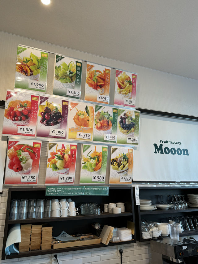 【福岡カフェ】フルーツ屋さんの旬のフルーツパフェが食べられるお店🍓🍑🍈