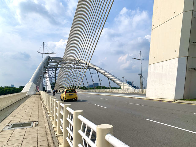 マレーシア　プトラジャヤ観光　Seri Saujana Bridgeからの眺めは最高だぞ