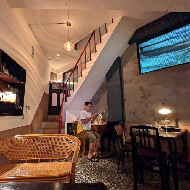 台南-深夜三角老宅裡的酒吧咖啡：角窟酒吧咖啡
