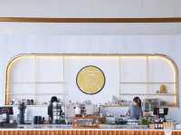 ทานกาแฟริมน้ำที่ Winkin Scintilla 