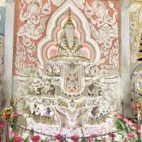 ทำบุญกันที่วัดสาขลา