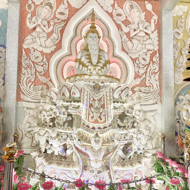 ทำบุญกันที่วัดสาขลา