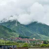 🇨🇳 Xinduqiao: A Picturesque Gateway in Ganzi Prefecture