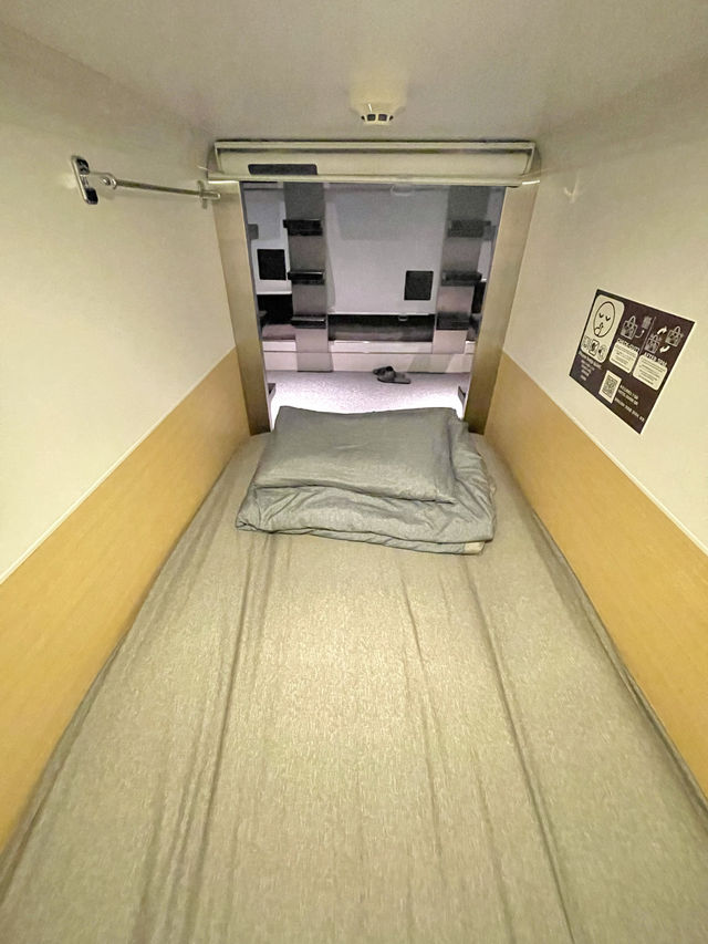 Acro Capsule Hotel โรงแรมใจกลางโดทงโบริ
