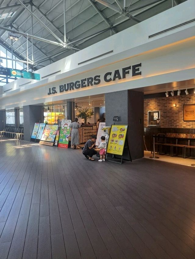 【ハーバーランド】サラダバー付き♪おひとり様ランチ