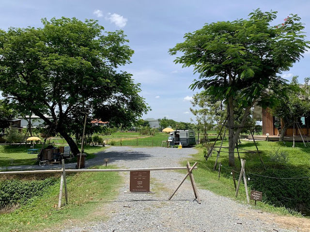 ☕️ Dokmai Pratoo Jaekan Village ดอกไม้ ประตู แจกัน