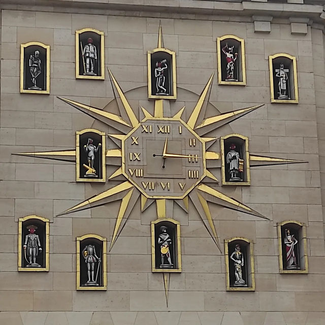 Artistic Oasis: Mont des Arts' Cultural Haven