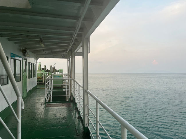 นั่งเรือไปเกาะพะงัน ชมพระอาทิตย์ยามเย็น 🚢🌴☀️