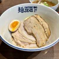 【大阪・谷町六丁目】自家製麺で味わうつけ麺が自慢「麺ファクトリー ジョーズ」