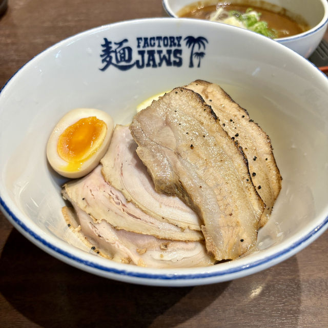 【大阪・谷町六丁目】自家製麺で味わうつけ麺が自慢「麺ファクトリー ジョーズ」