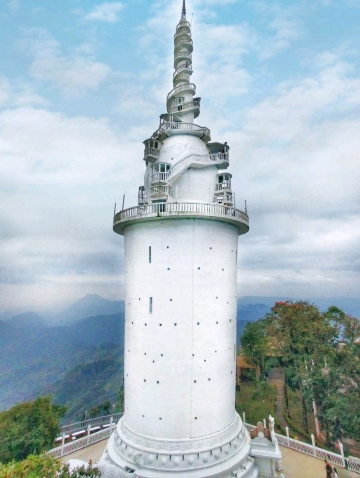 スリランカにある恐怖の絶景タワー！実写版ドラゴンボールのカリン塔