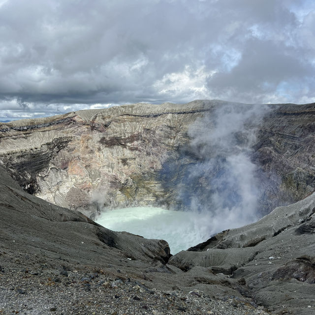 일본 구마모토 아소산 나카다케 화구 탐방: 대자연 속 살아있는 화산의 숨결