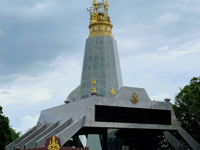 นั่งชมพระอาทิตย์ตก ที่แหลมพรหมเทพ 🥰 นั่งชมพระอาทิตย์ตก ที่แหลมพรหมเทพ 🥰
