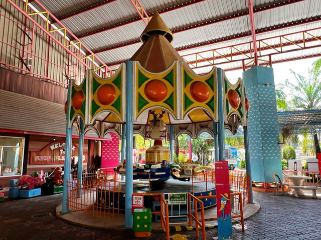 AMAZING ADVENTURE SMALL WORLD