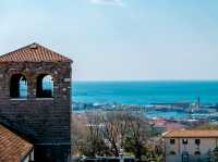 Trieste War Memorial에서 바라보는 전경과 성곽..