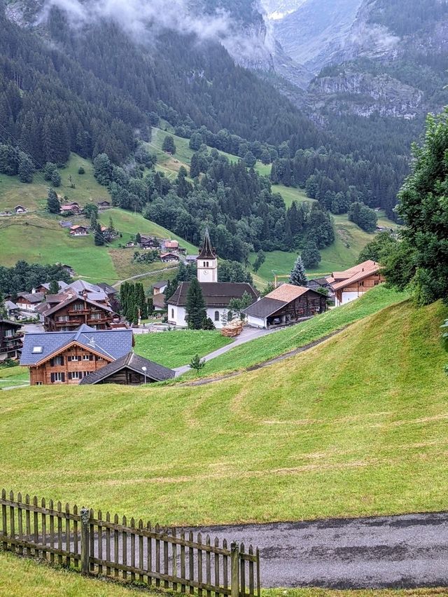 世界最美的山城，前往少女峰必經的仙氣小鎮：格林德瓦 Grindelwald 