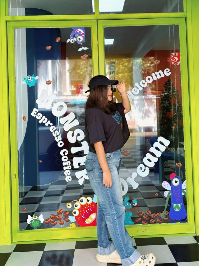 Monster Dream Café