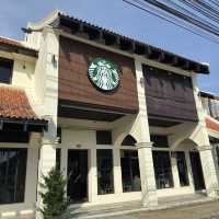 Starbucks เปิดใหม่ต้อนรับวันคริสต์มาส 