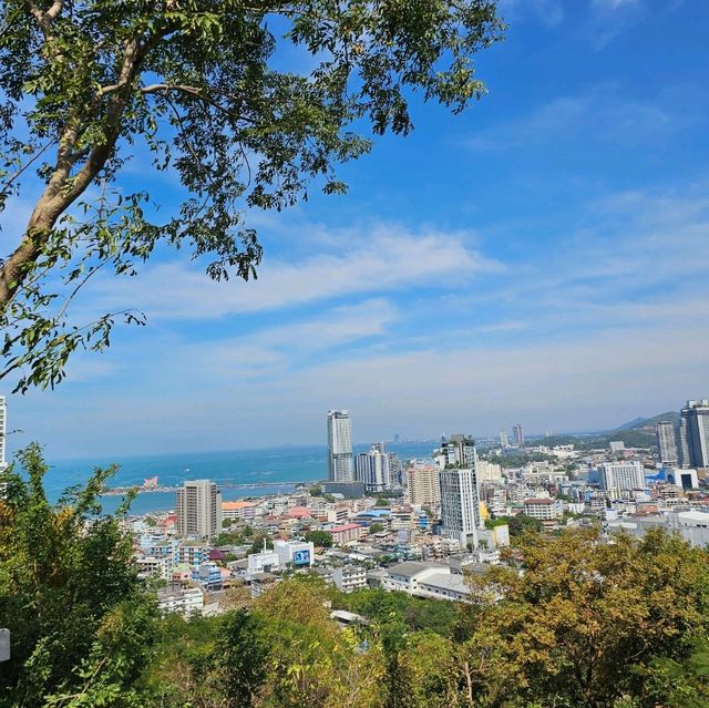 ไหว้พระ ทำบุญ ชมวิวเมืองศรีราชา 360° สวยงามมากๆ