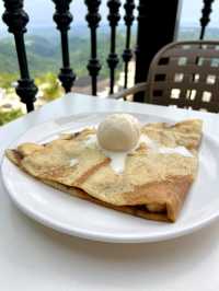 Crepe cafe with lake view!