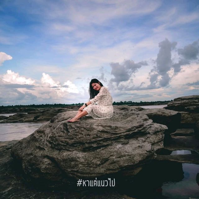 สามพันโบก