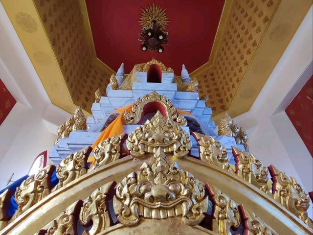 พระบรมธาตุเจดีย์ ตั้งอยู่บนยอดดอยสูงสุดของแม่สลอง