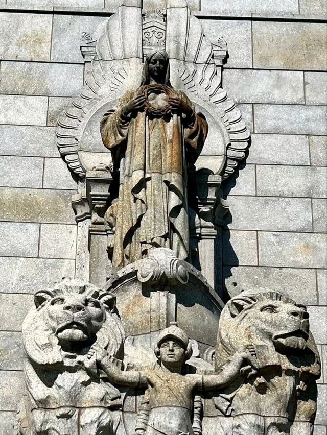 Shrine of Remembrance is a must visit in Melnourne