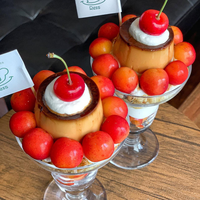 A Cherry on Top: Re:s cafe bar & sweets