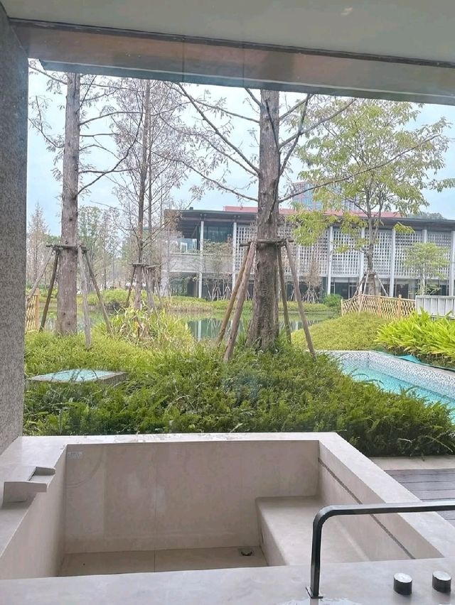 $1299入住粉紅色悅榕莊包4餐
