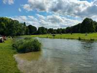 慕尼黑英國公園（Englischer Garten）－探索城市中的綠色天堂🍃🌳，每一步都是與自然親密接觸的體驗📸✨