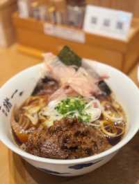 🍜 京都拉麵狂粉必吃清單！這次要帶大家去的是京都河原町附近的拉麵名店麵屋豬一